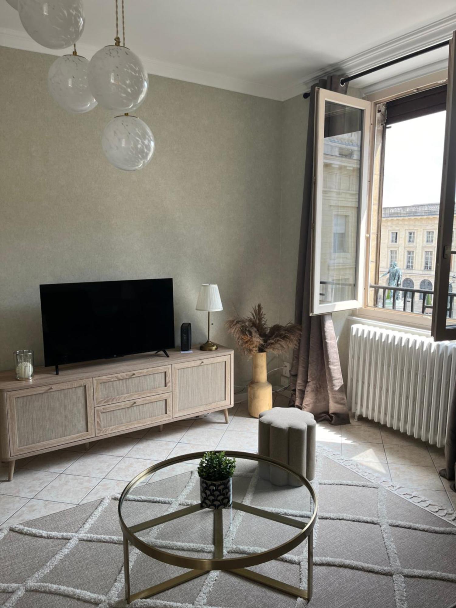 Royal Home, Hypercentre Reims Avec Vue Cathedrale Εξωτερικό φωτογραφία