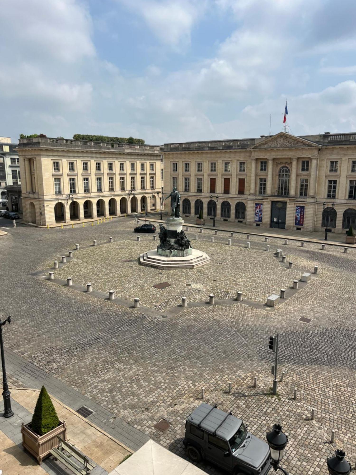 Royal Home, Hypercentre Reims Avec Vue Cathedrale Εξωτερικό φωτογραφία